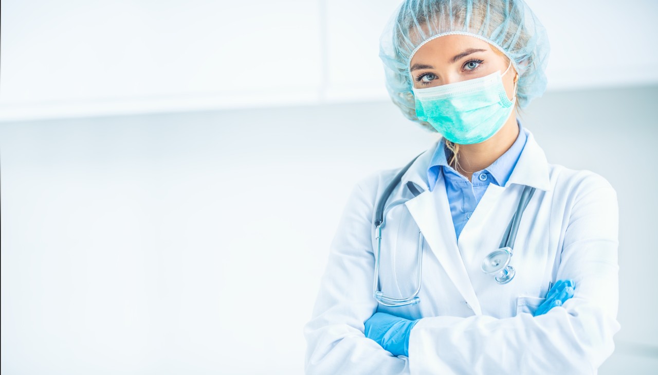 Portrait of doctor woman surgeon specialist in sterile clothing