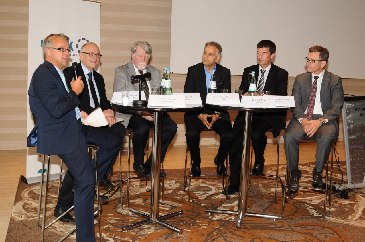 Diskussionsrunde (v.l.): Martin Schneider, Albrecht Bähr, Hartmut Reiners, Dr. Rahim Schmidt, Burkhard Müller, Dr. Günter Merschbächer 